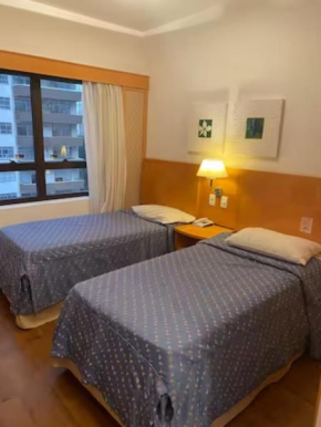 Apart com sacada e piscina